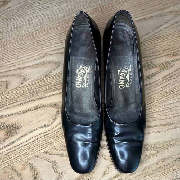 Salvatore Ferragamo Black Leather Pump Metallic Heel Size 8.5 Narrow - Picture 7 of 13